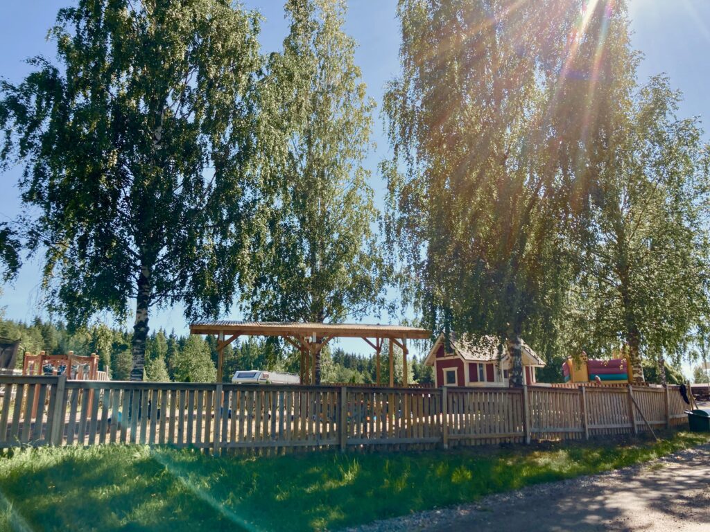 LEIKKIMÖKKI JA -PUISTO