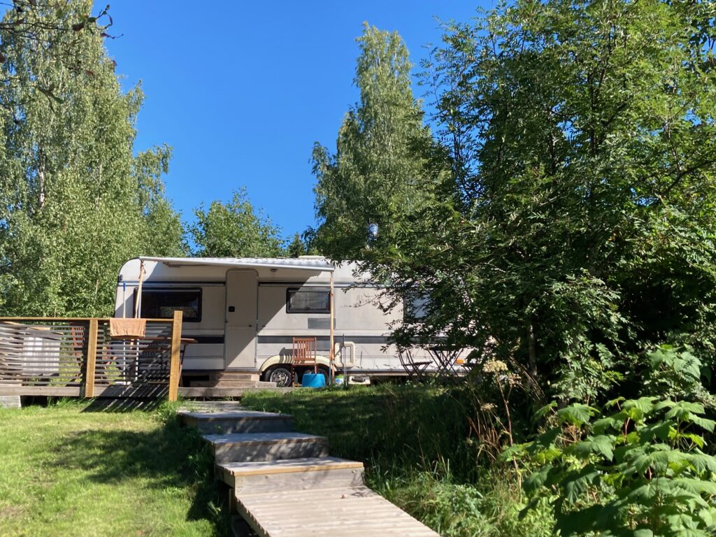 VAUNUSAUNA JOKA ON PUULÄMMITTEINEN