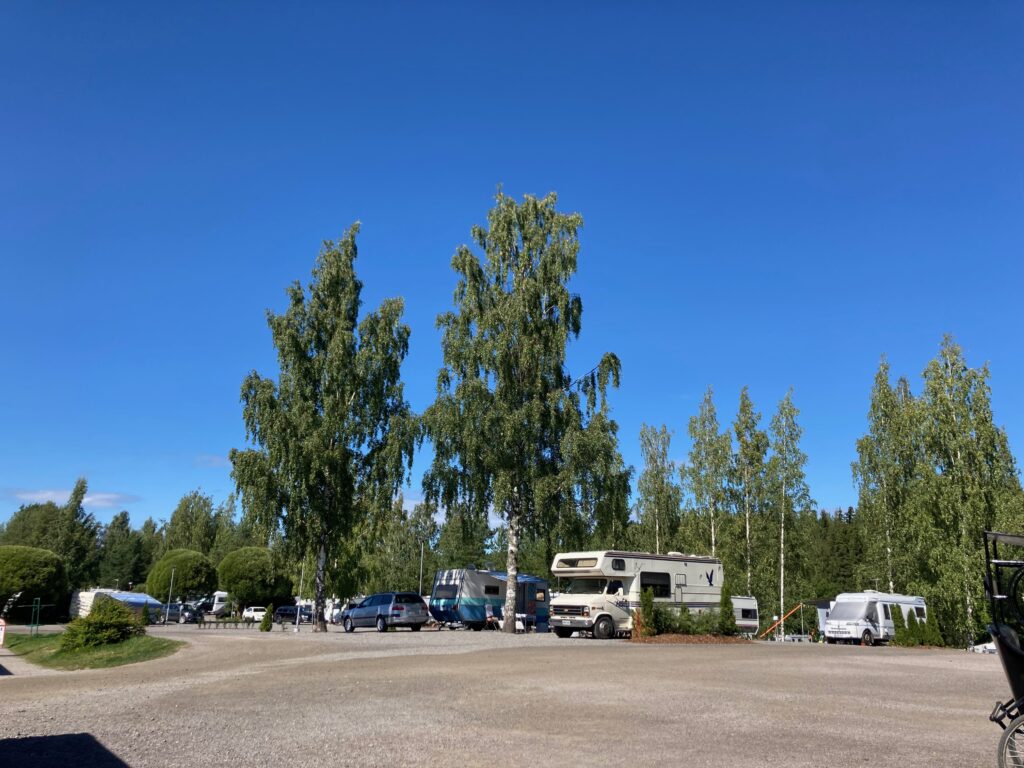 YLÄKENTÄN VIERASPAIKKOJA