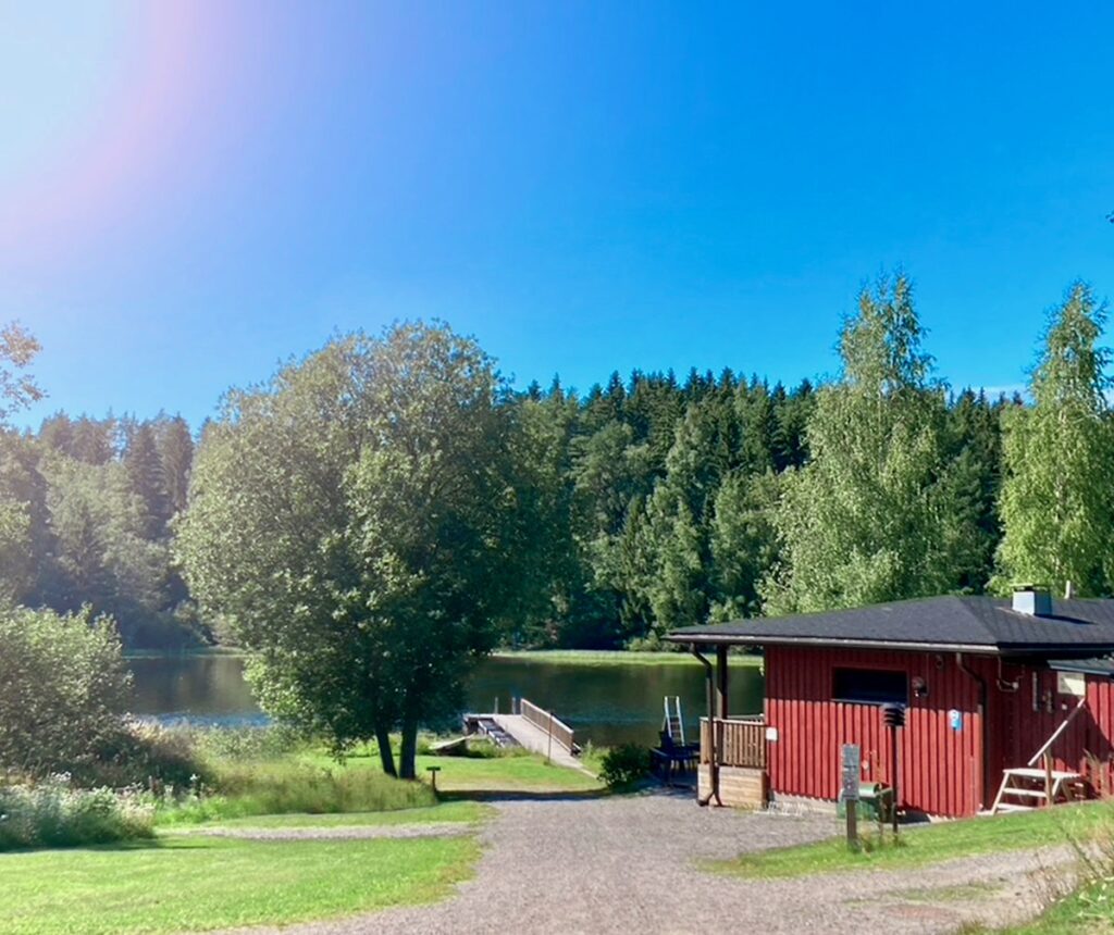NÄKYMÄ RANTASAUNALLE